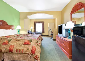Super 8 by Wyndham Nashville Near Downtown / I-40 hotel thumbnail 8