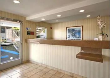 Days Inn by Wyndham San Marcos hotel thumbnail 2