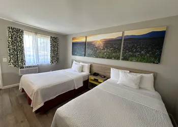 Days Inn by Wyndham San Marcos hotel thumbnail 5