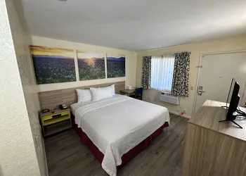 Days Inn by Wyndham San Marcos hotel thumbnail 6