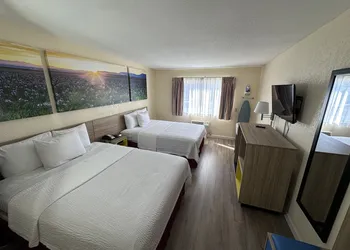 Days Inn by Wyndham San Marcos hotel thumbnail 7