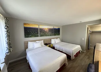 Days Inn by Wyndham San Marcos hotel thumbnail 8
