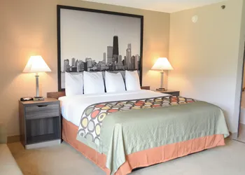 Super 8 by Wyndham Elgin hotel thumbnail 6