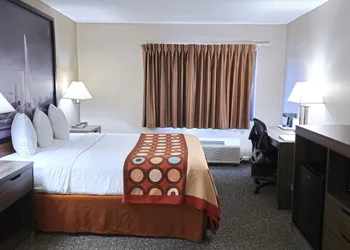 Super 8 by Wyndham Elgin hotel thumbnail 8