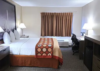 Super 8 by Wyndham Elgin hotel thumbnail 8