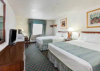 Super 8 by Wyndham Irving DFW Airport/South hotel thumbnail 7