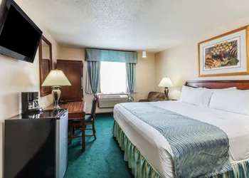 Super 8 by Wyndham Irving DFW Airport/South hotel thumbnail 8