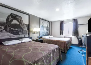 Super 8 by Wyndham Logan hotel thumbnail 4