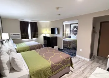 Super 8 by Wyndham Logan hotel thumbnail 7