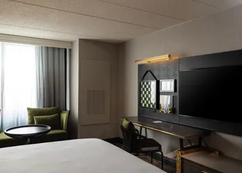 Renaissance Chicago North Shore Hotel hotel thumbnail 5