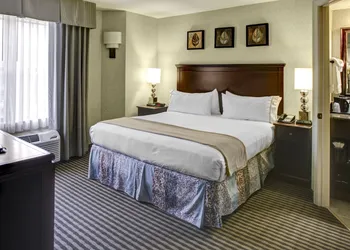 Holiday Inn Express & Suites Atlanta Buckhead by IHG hotel thumbnail 2