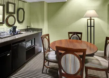 Holiday Inn Express & Suites Atlanta Buckhead by IHG hotel thumbnail 3