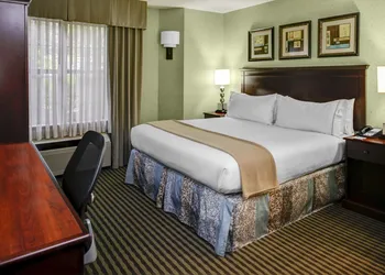 Holiday Inn Express & Suites Atlanta Buckhead by IHG hotel thumbnail 7