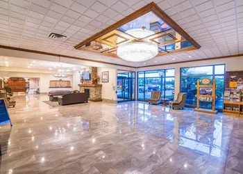 Ramada by Wyndham Thunder Bay Airlane Hotel hotel thumbnail 2