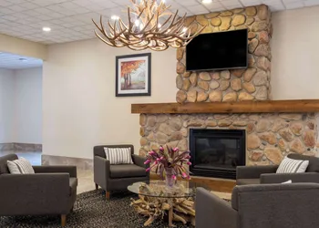 Ramada by Wyndham Thunder Bay Airlane Hotel hotel thumbnail 4