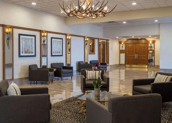 Ramada by Wyndham Thunder Bay Airlane Hotel hotel thumbnail 5
