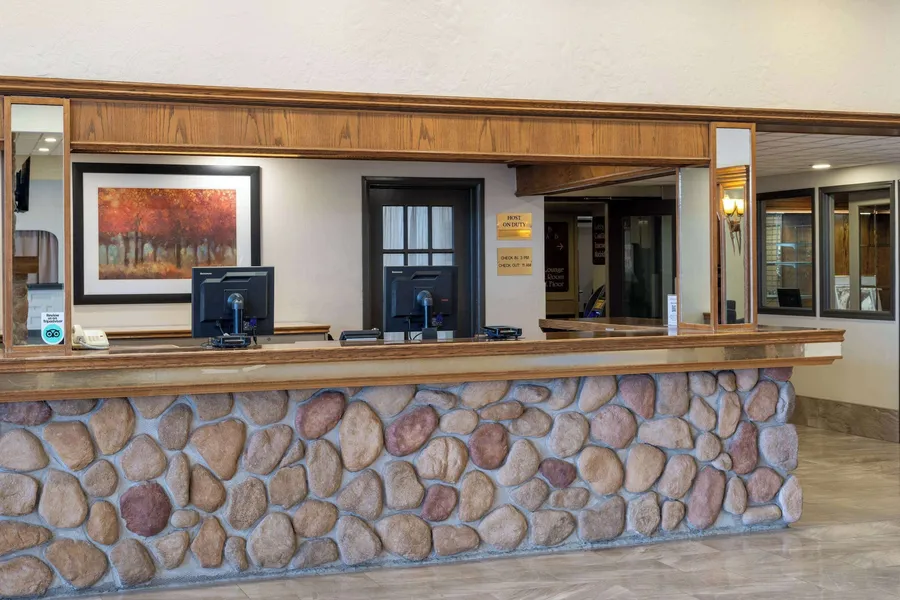 Ramada by Wyndham Thunder Bay Airlane Hotel hotel detail image 6