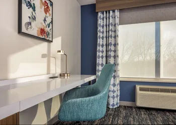Hilton Garden Inn Chicago / Oak Brook hotel thumbnail 5