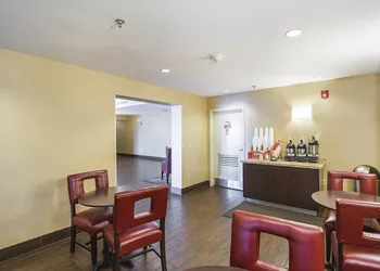 Red Roof Inn PLUS+ Phoenix West hotel thumbnail 2