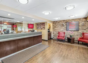 Red Roof Inn PLUS+ Washington DC - Alexandria hotel thumbnail 2