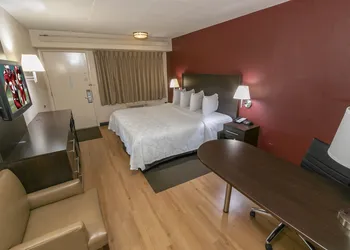 Red Roof Inn PLUS+ Washington DC - Alexandria hotel thumbnail 7
