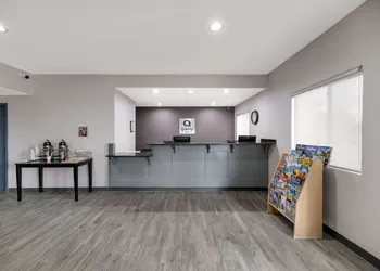Quality Inn & Suites Artesia hotel thumbnail 2