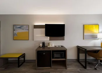 Quality Inn & Suites Artesia hotel thumbnail 6