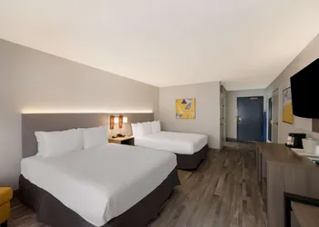 Quality Inn & Suites Artesia hotel thumbnail 7