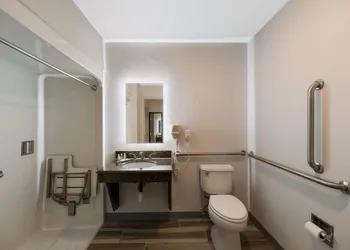 Quality Inn & Suites Artesia hotel thumbnail 8