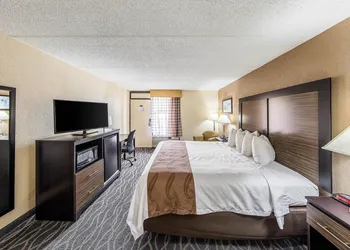 Quality Inn Forest City hotel thumbnail 7