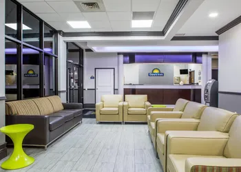 Days Inn & Suites by Wyndham Orlando Airport hotel thumbnail 2