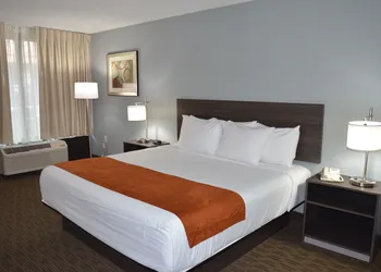 Days Inn & Suites by Wyndham Orlando Airport hotel thumbnail 8