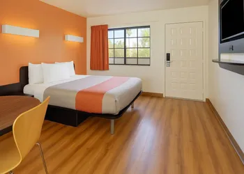 Motel 6 Carlsbad, CA Beach hotel thumbnail 4