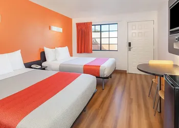 Motel 6 Carlsbad, CA Beach hotel thumbnail 6