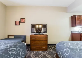 Comfort Suites Pineville - Ballantyne Area hotel thumbnail 6