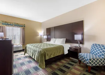 Quality Inn hotel thumbnail 5