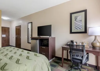 Quality Inn hotel thumbnail 8