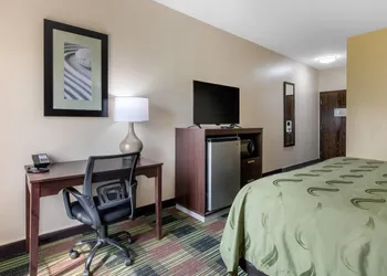Quality Inn hotel thumbnail 8