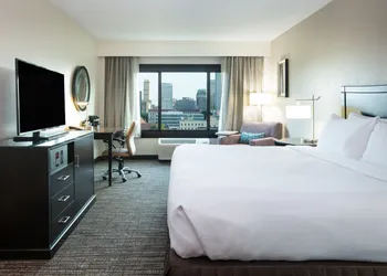 Crowne Plaza Memphis Downtown by IHG hotel thumbnail 5