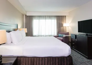 Crowne Plaza Memphis Downtown by IHG hotel thumbnail 6