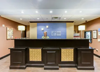 Holiday Inn Express Hotel & Suites Huntsville by IHG hotel thumbnail 3
