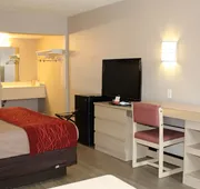 Econo Lodge Paducah West I-24 hotel detail image 3