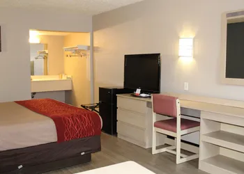 Econo Lodge Paducah West I-24 hotel thumbnail 3