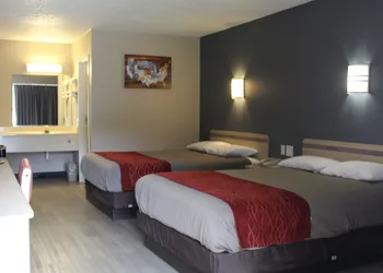 Econo Lodge Paducah West I-24 hotel thumbnail 4