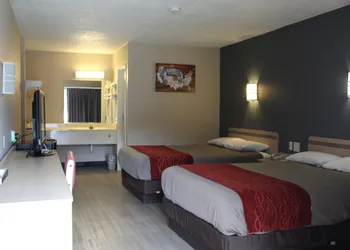Econo Lodge Paducah West I-24 hotel thumbnail 5