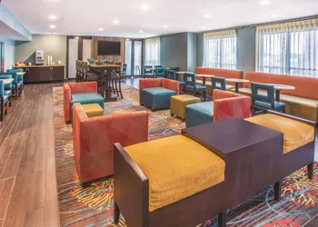 La Quinta Inn & Suites by Wyndham O'Fallon, IL - St. Louis hotel thumbnail 2