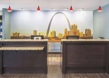 La Quinta Inn & Suites by Wyndham O'Fallon, IL - St. Louis hotel thumbnail 4