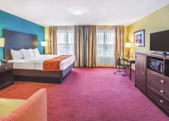 La Quinta Inn & Suites by Wyndham O'Fallon, IL - St. Louis hotel thumbnail 5