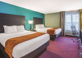 La Quinta Inn & Suites by Wyndham O'Fallon, IL - St. Louis hotel thumbnail 6