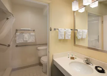 Golden Sails Hotel hotel thumbnail 4